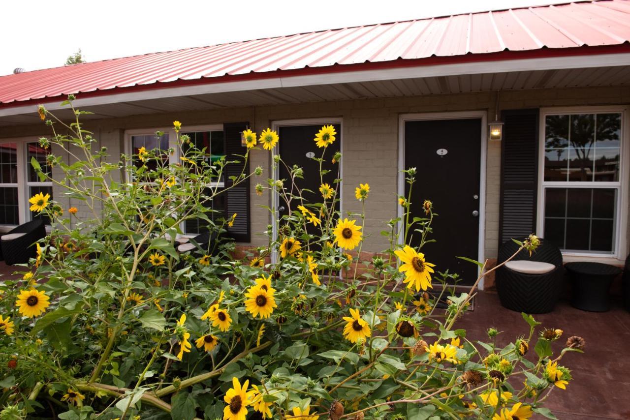 The Flagstone Boutique Inn & Suites カナブ エクステリア 写真