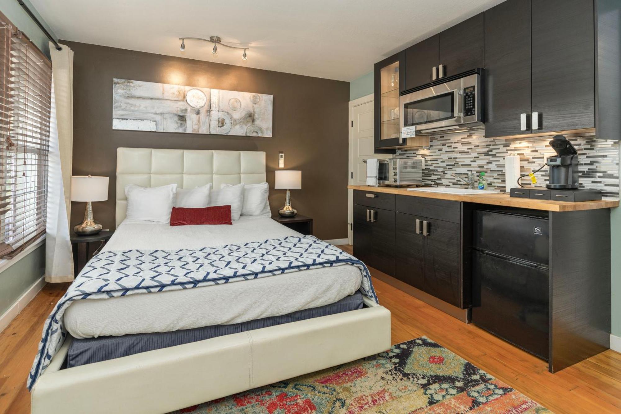The Flagstone Boutique Inn & Suites カナブ エクステリア 写真