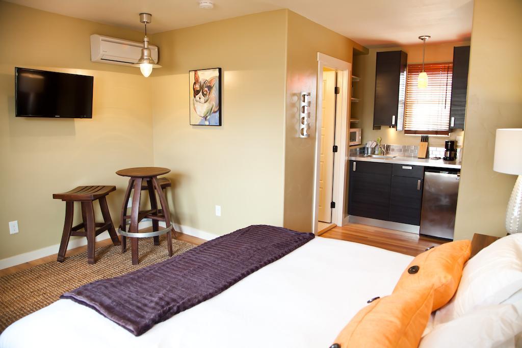 The Flagstone Boutique Inn & Suites カナブ エクステリア 写真